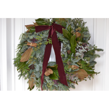 Corona de puerta lazada granate