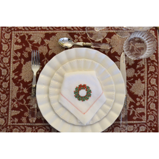 Servilleta bordada corona navidad