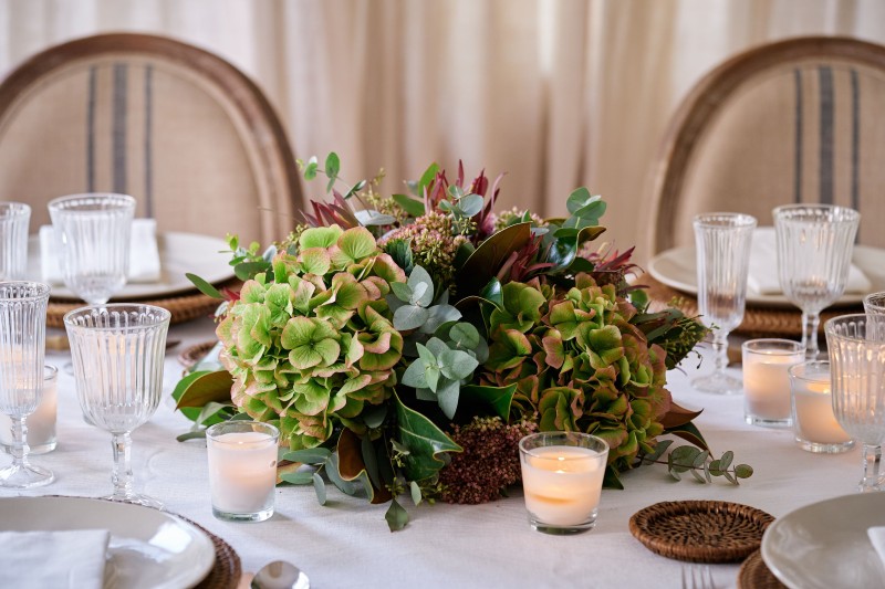 Centro de mesa otoñal con hortensia variada