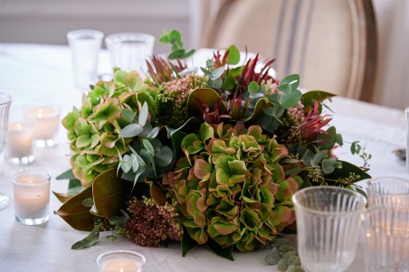 Centro de mesa otoñal con hortensia variada