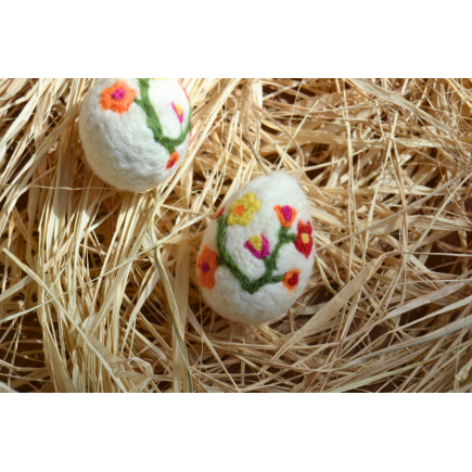 Huevo fieltro flores