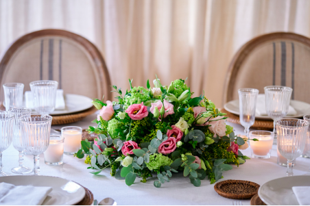 Centro de mesa con flor variada