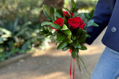 Mini bouquet de 3 rosas con verde