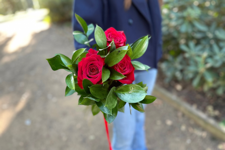 Mini bouquet de 3 rosas con verde