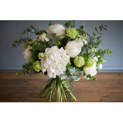 Ramo de peonias blancas